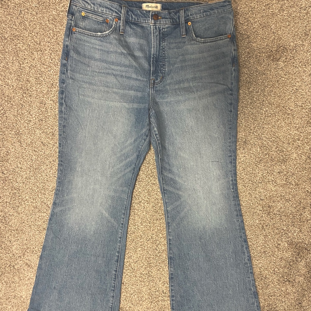 The perfect vintage flare jean- Devlan wash by Madewell. BRAND NEW!